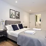 Stylish Modern Apartment In Central Manchester